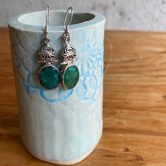 Green stone earrings - Picture 1 of 4